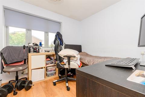 76 Sandpiper Drive, Erith, DA8 2NY