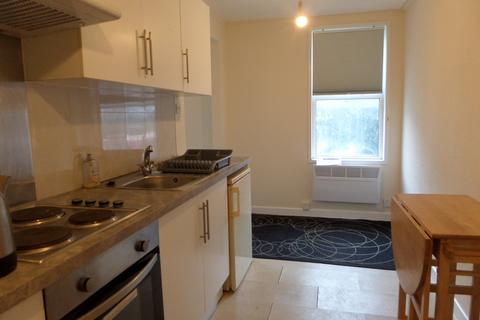 1 bedroom bedsit to rent, Croham Road, South Croydon CR2