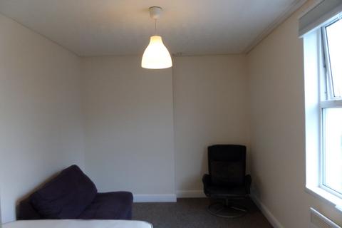 1 bedroom bedsit to rent, Croham Road, South Croydon CR2