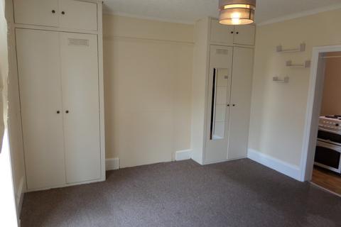 1 bedroom bedsit to rent, Croham Road, South Croydon CR2