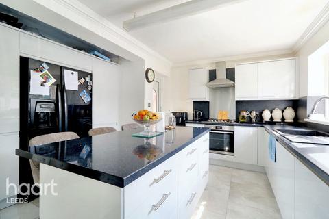 4 bedroom semi-detached house for sale, Thorn Lane, Leeds