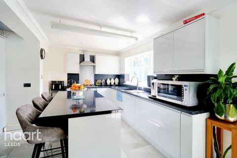 undefined, Thorn Lane, Leeds