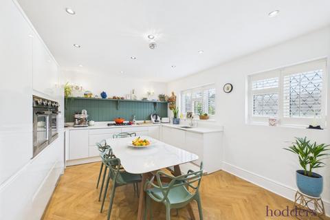 undefined, Hatch Close, Addlestone, Surrey, KT15