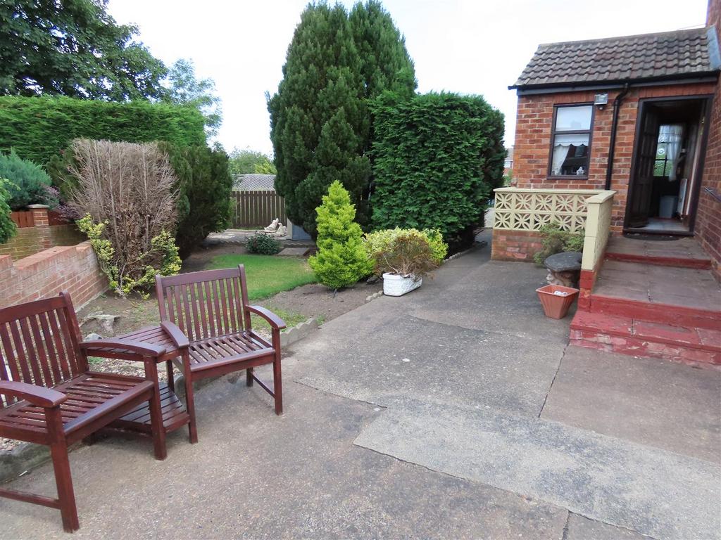Additional garden image