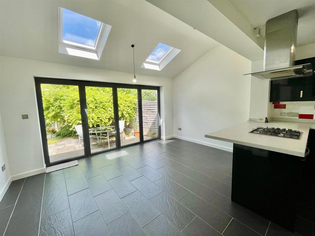 38 Clive Close Dining Family Room.jpg