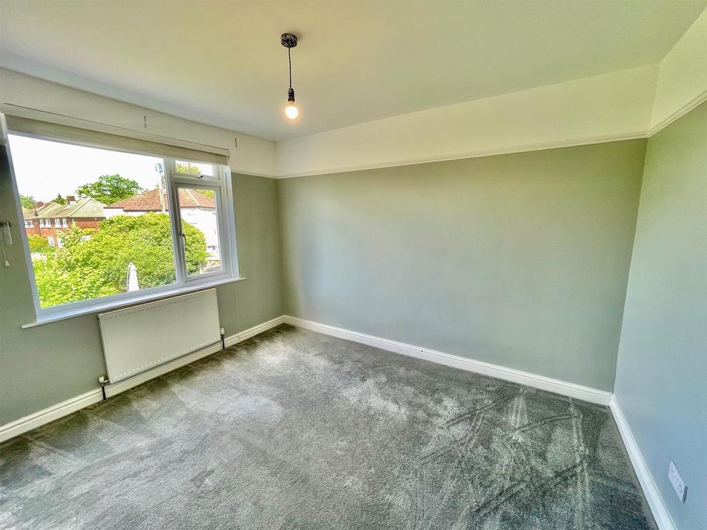 38 Clive Close Bed 2.jpg