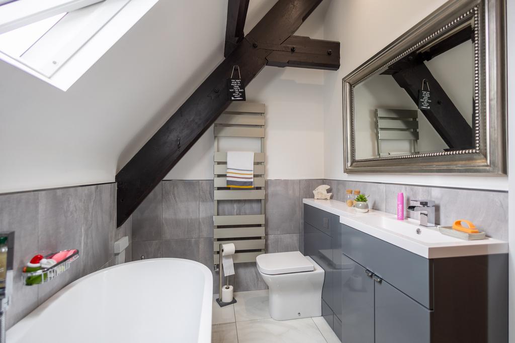 Main bathroom