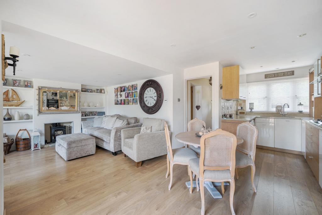 Kitchen/Dining