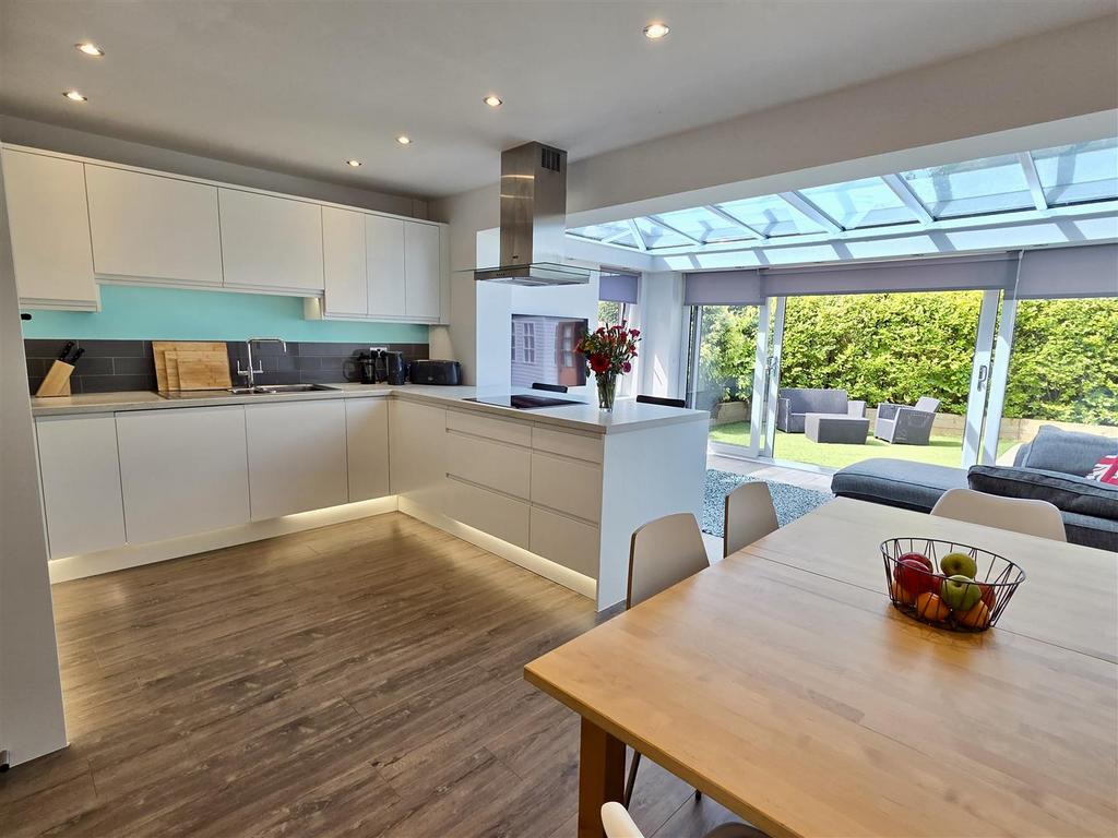 Open plan living/dining kitchen