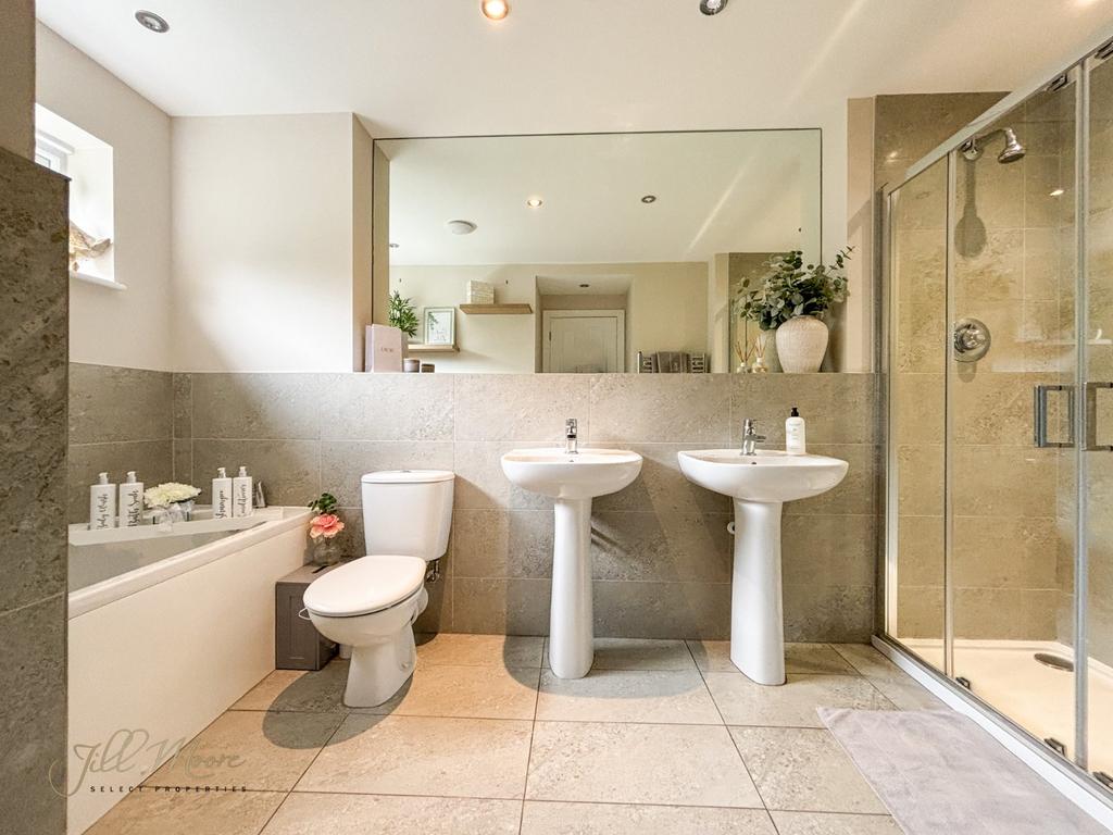 Master En-Suite