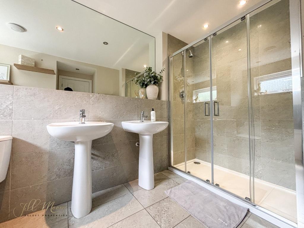 Master En-Suite