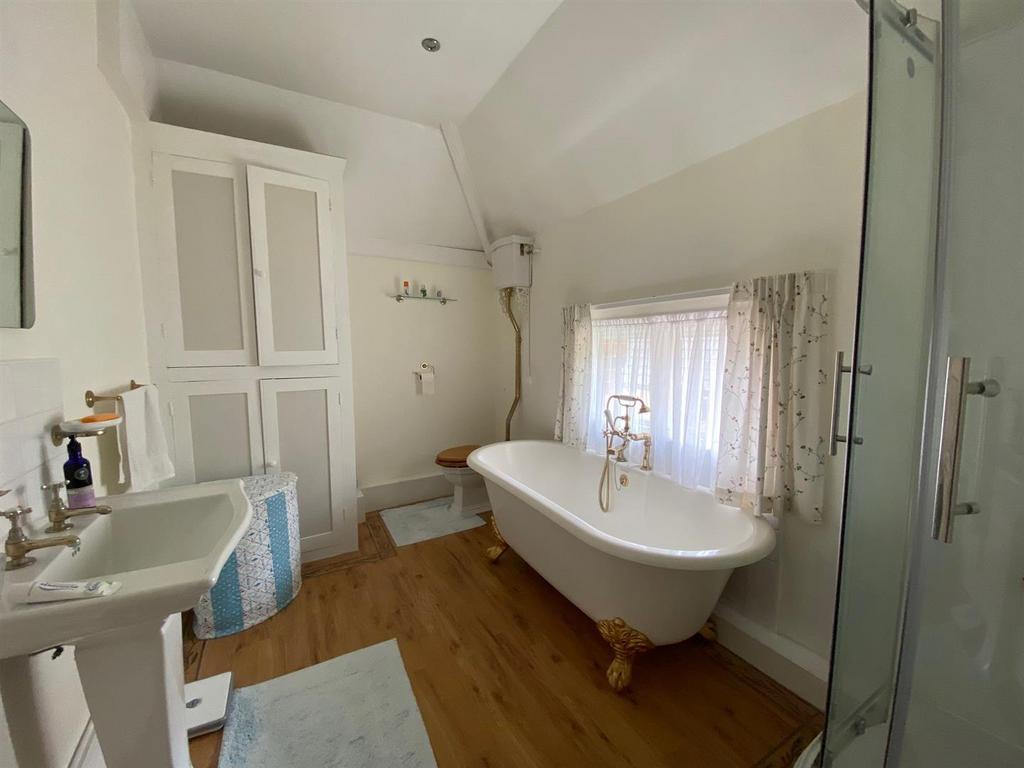 Bathroom.jpg