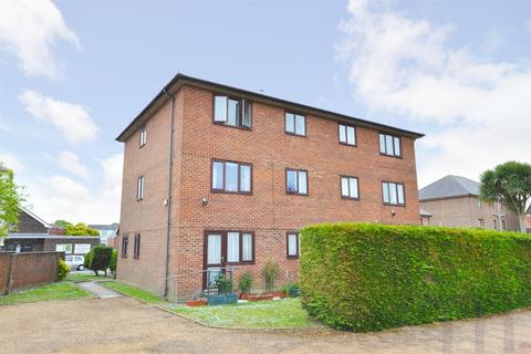 2 bedroom flat to rent, Newport PO30