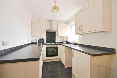 2 bedroom flat to rent, Newport PO30