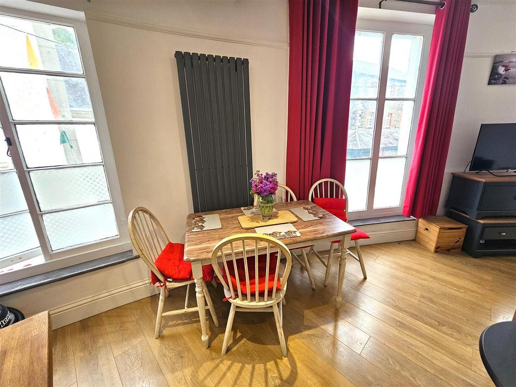 Dining Area.jpg