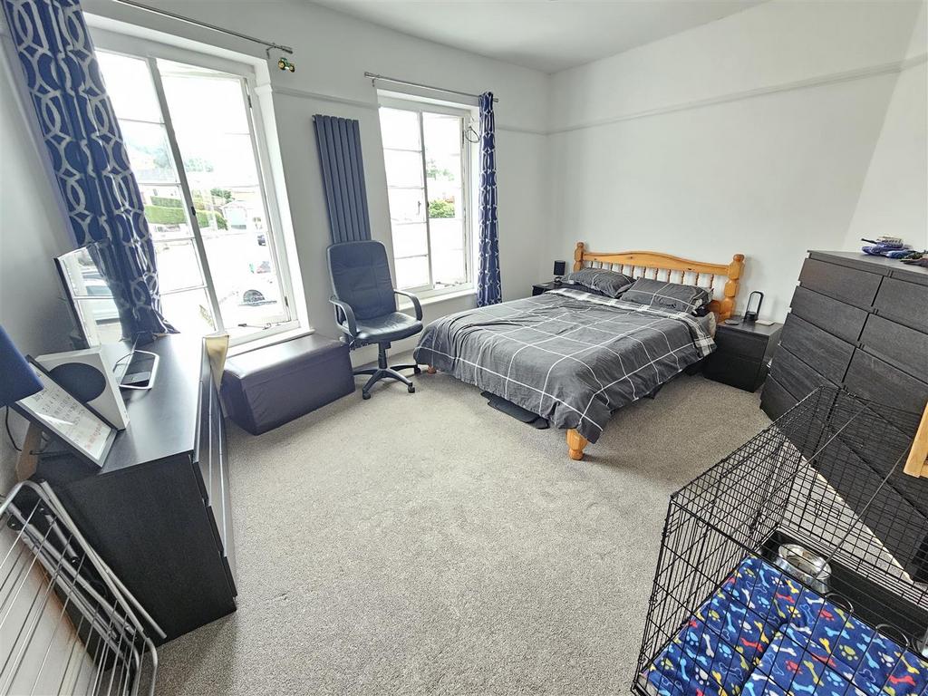 Bedroom 1.jpg