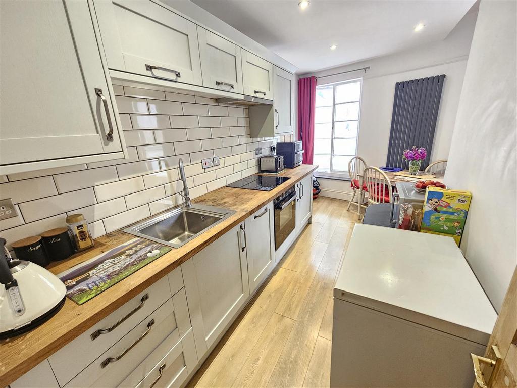Kitchen.jpg