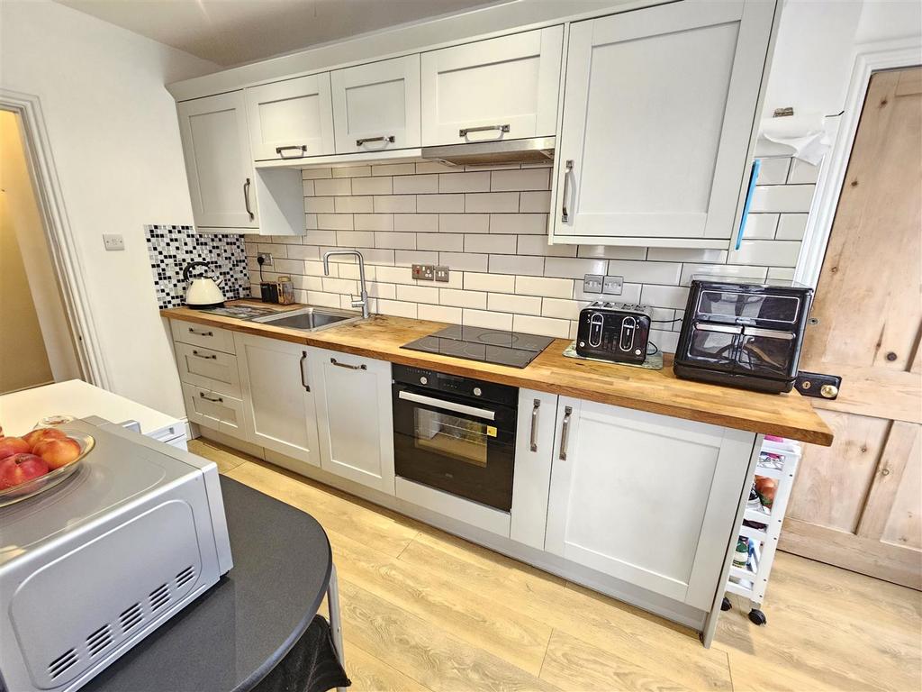 Kitchen (2).jpg