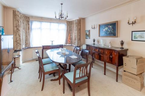 3 bedroom detached house for sale, Francklyn Gardens, Edgware, HA8