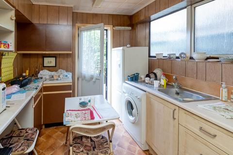 3 bedroom detached house for sale, Francklyn Gardens, Edgware, HA8