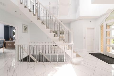 5 bedroom detached house for sale, Chequers Hill, Bedford MK44