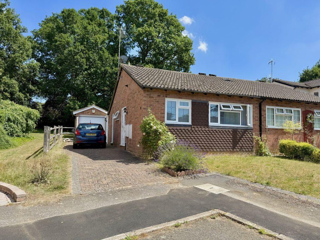york-close-whitehill-gu35-2-bed-semi-detached-bungalow-for-sale-315-000