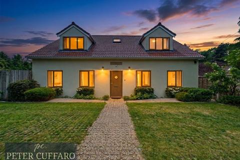 5 bedroom detached house for sale, Hertford Road, Hoddesdon EN11