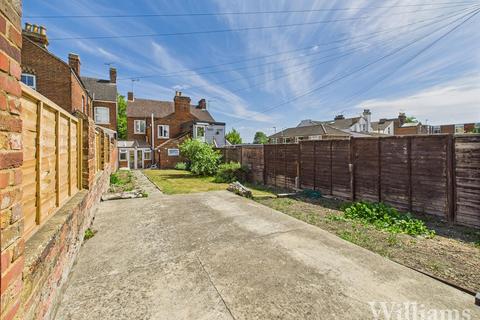 3 bedroom semi-detached house for sale, Bierton Road, Aylesbury HP20
