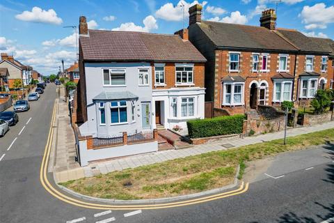 3 bedroom semi-detached house for sale, Bierton Road, Aylesbury HP20