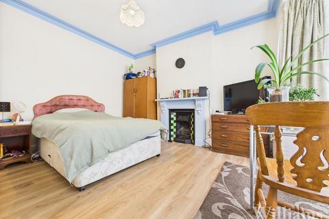 3 bedroom semi-detached house for sale, Bierton Road, Aylesbury HP20