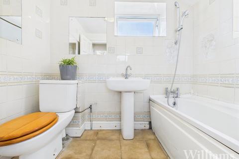 3 bedroom semi-detached house for sale, Bierton Road, Aylesbury HP20