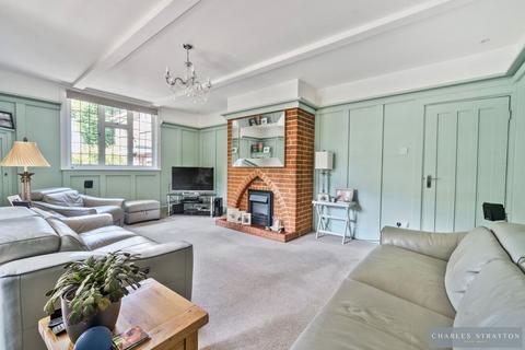 4 bedroom detached house for sale, Balgores Crescent, Gidea Park