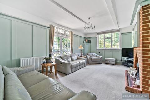 4 bedroom detached house for sale, Balgores Crescent, Gidea Park
