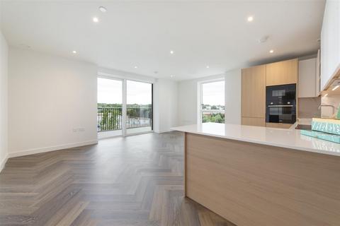 3 bedroom flat for sale, Henshaw Parade, The Hyde, London