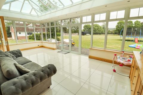 El Paso Lower Dunton Road, Bulphan, Upminster, RM14 3TD
