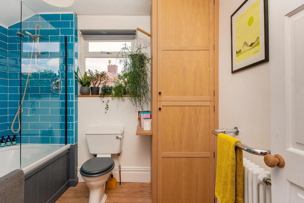 0 W5 AMR - Bathroom B.jpg