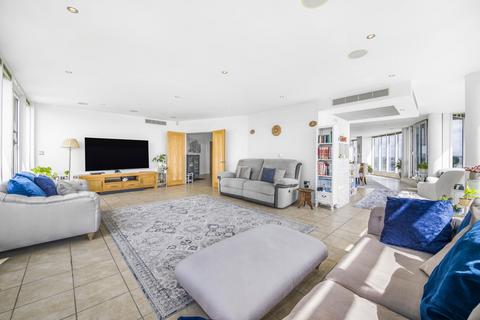 undefined, Wards Wharf Approach, London