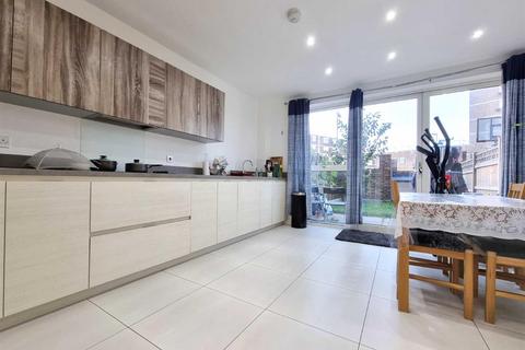 3 bedroom townhouse for sale, Wood Lane, Dagenham