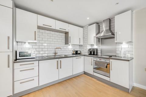 2 bedroom flat for sale, Queensland Road, London N7