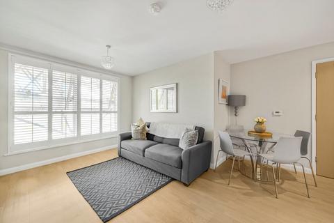 2 bedroom flat for sale, Queensland Road, London N7