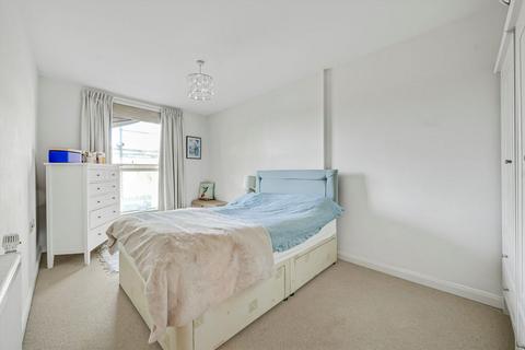 2 bedroom flat for sale, Queensland Road, London N7