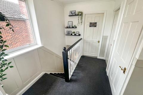 3 bedroom detached house for sale, Gainsborough Crescent, Hillmorton, Rugby, CV21