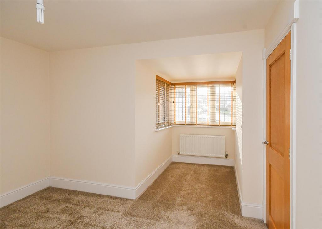 18 Pickwick Gardens - Bedroom.jpg