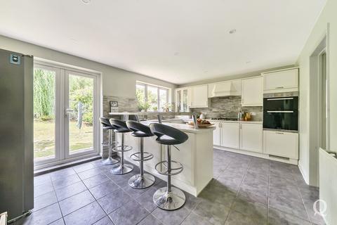 5 bedroom detached house for sale, Lorimar Court, Sittingbourne, Kent, ME10