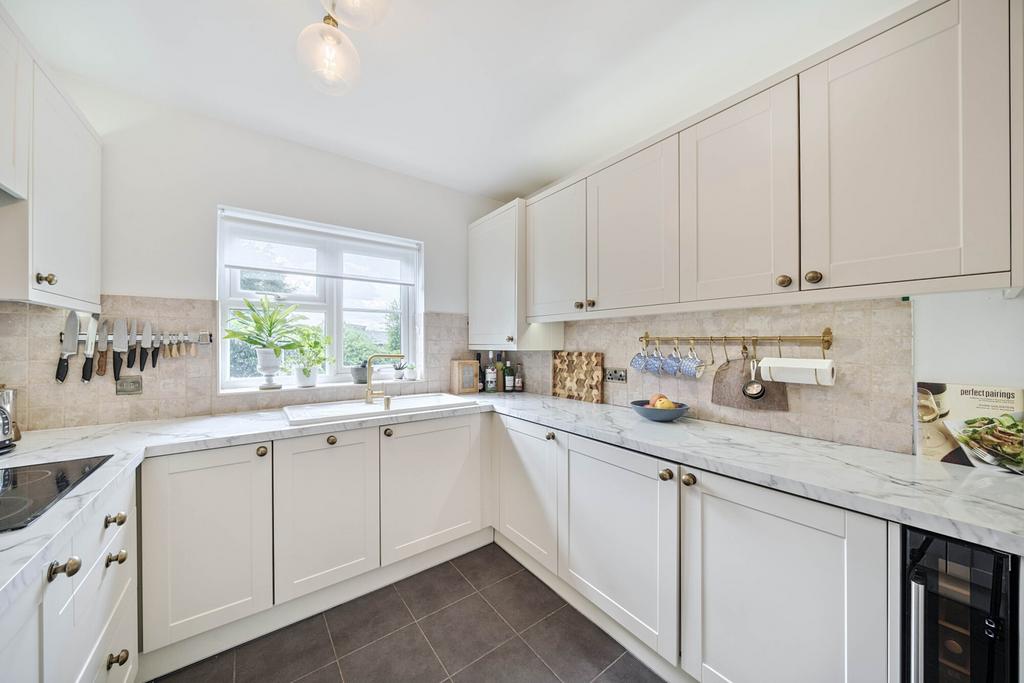 1301564-13-683d83...