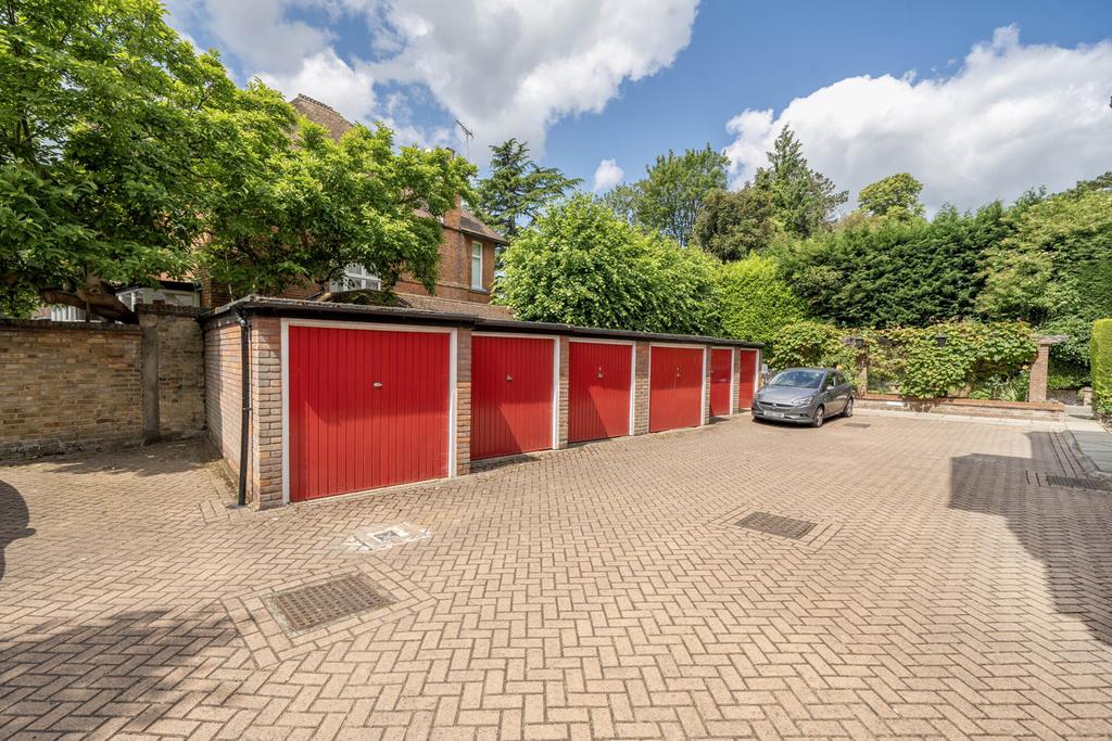 1301564-4-683d829...