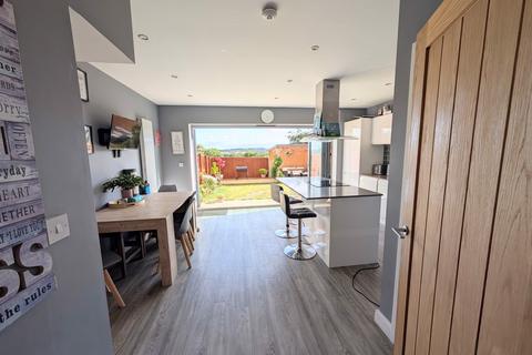 4 bedroom semi-detached house for sale, The Woodlands, Bolton-upon-Dearne, Rotherham, S63