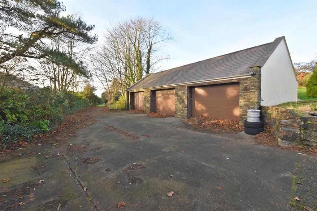 DDP05100 garage a.JPG