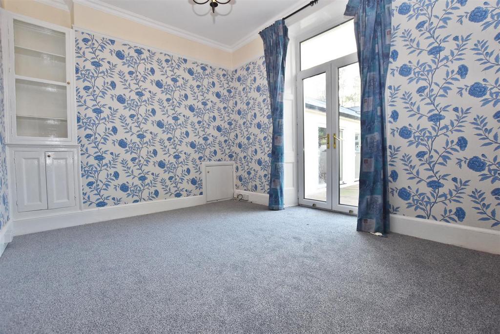 DDP05100 dining room a.JPG