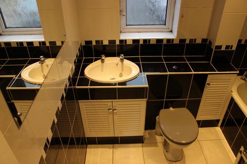 undefined, Sandringham Court, Slough SL1